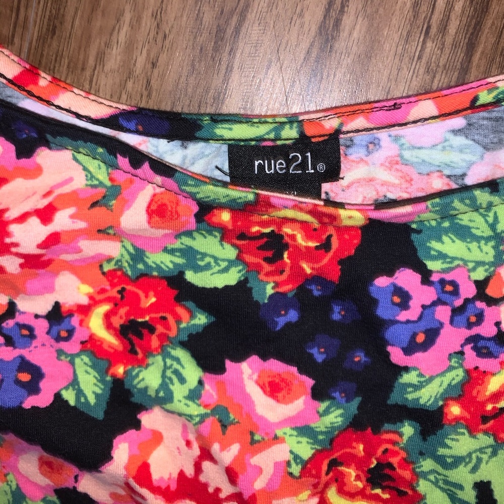Rue 21 Womens Flower Top - Picture 3 of 6